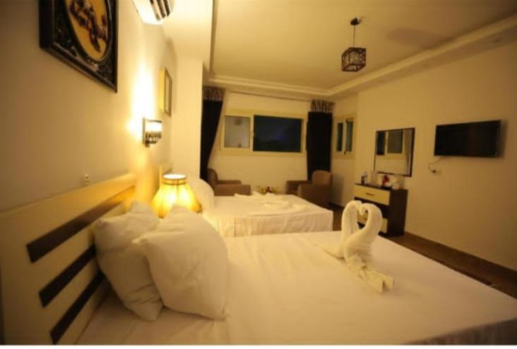 Pyramid View Gh Hotel Kafrat al Jabal Exterior photo